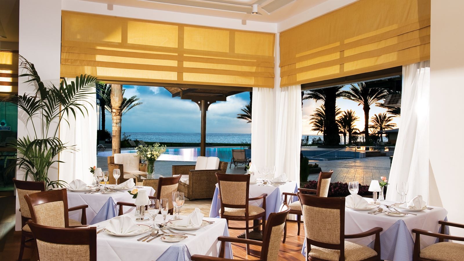 restaurants-atrium-restaurant