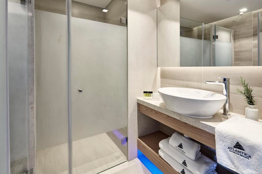 rooms-triple-room-inland-view