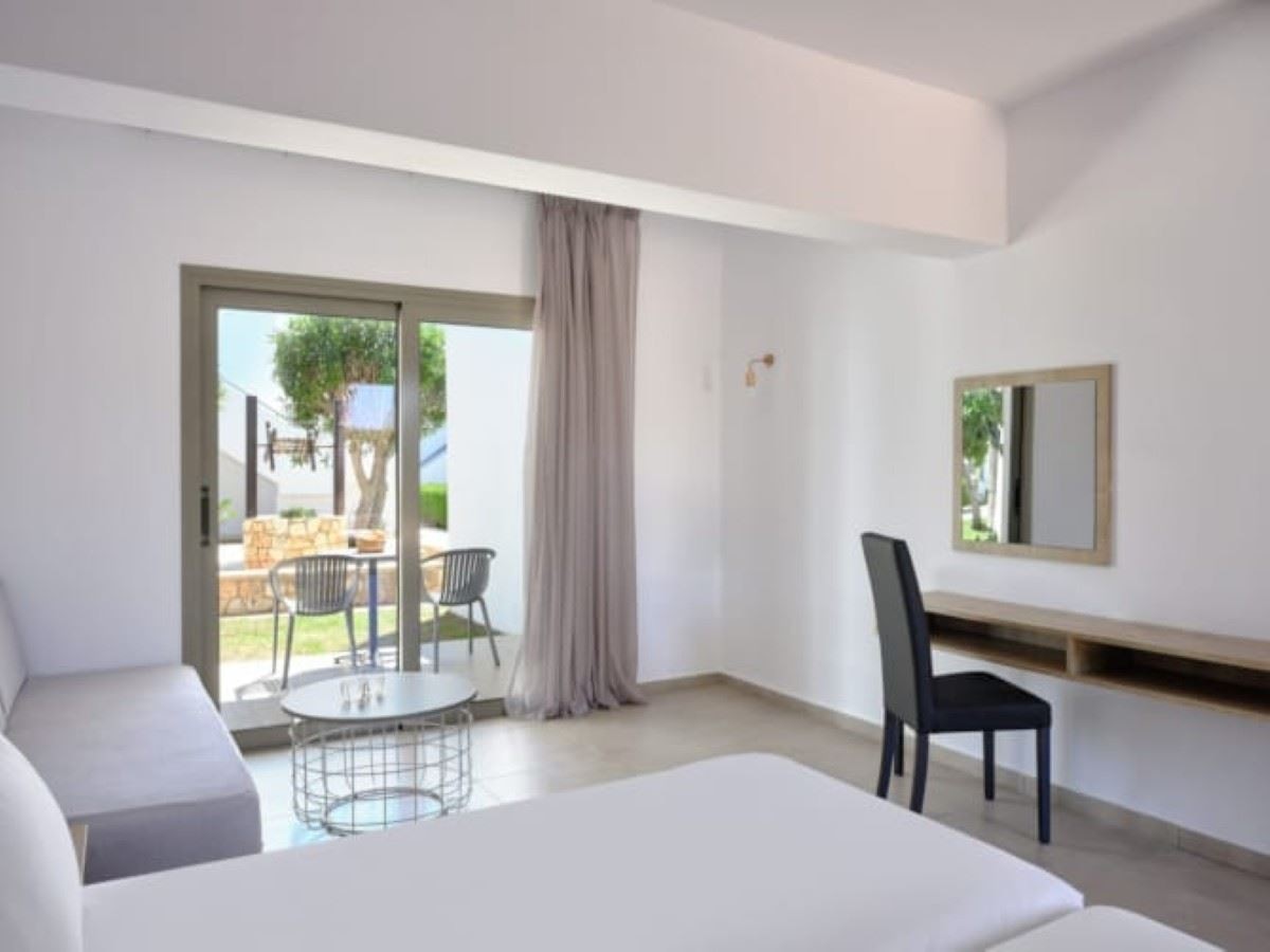 rooms-familyroom-inland-view-balcony