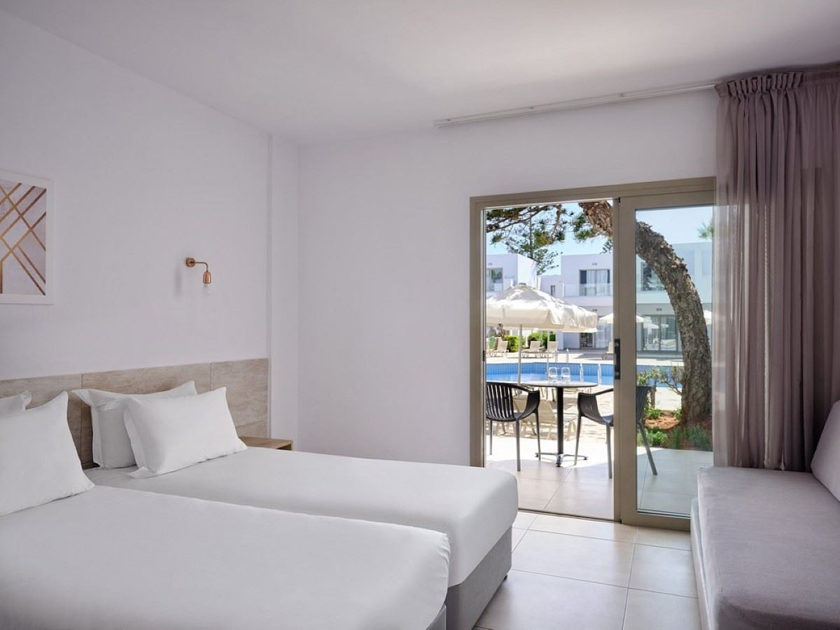 rooms-double-room-poolview-balcony