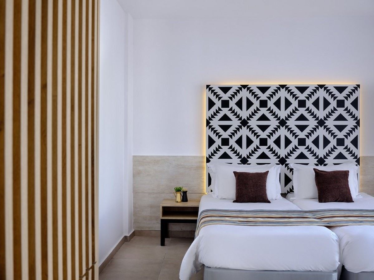 rooms-1-bedroom-suite-balcony