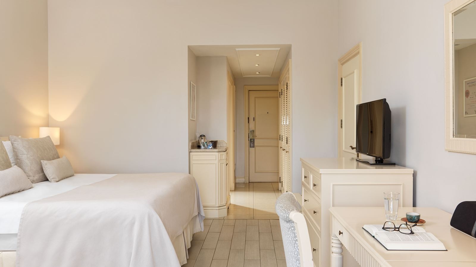 rooms-deluxe-double-room-garden-or-pool-view