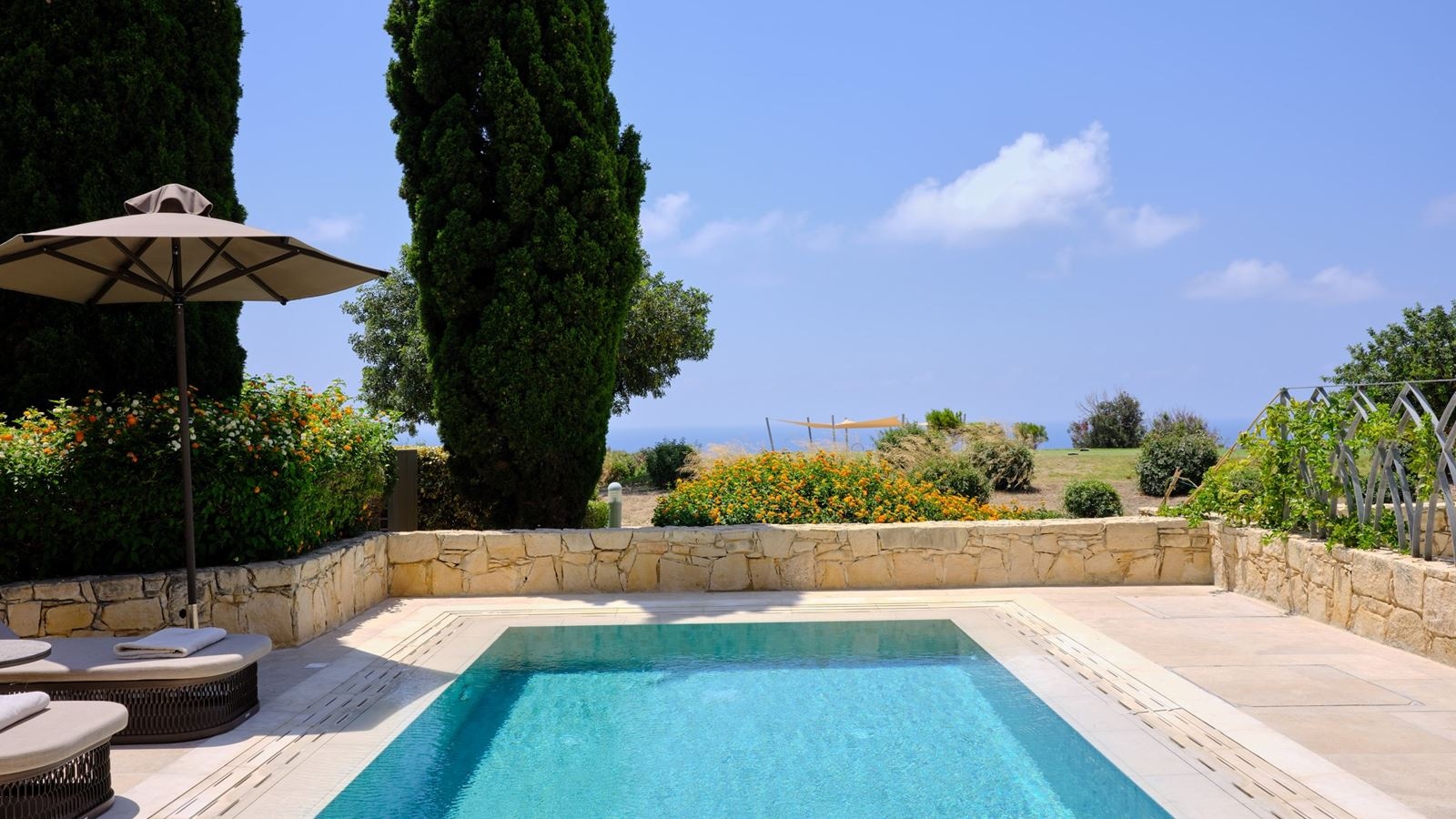 rooms-deluxe-double-room-private-pool-golf--sea-view