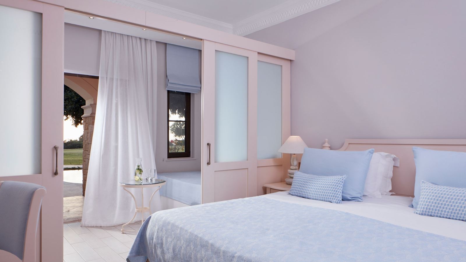 rooms-family-room-sliding-doors-golf--sea-view