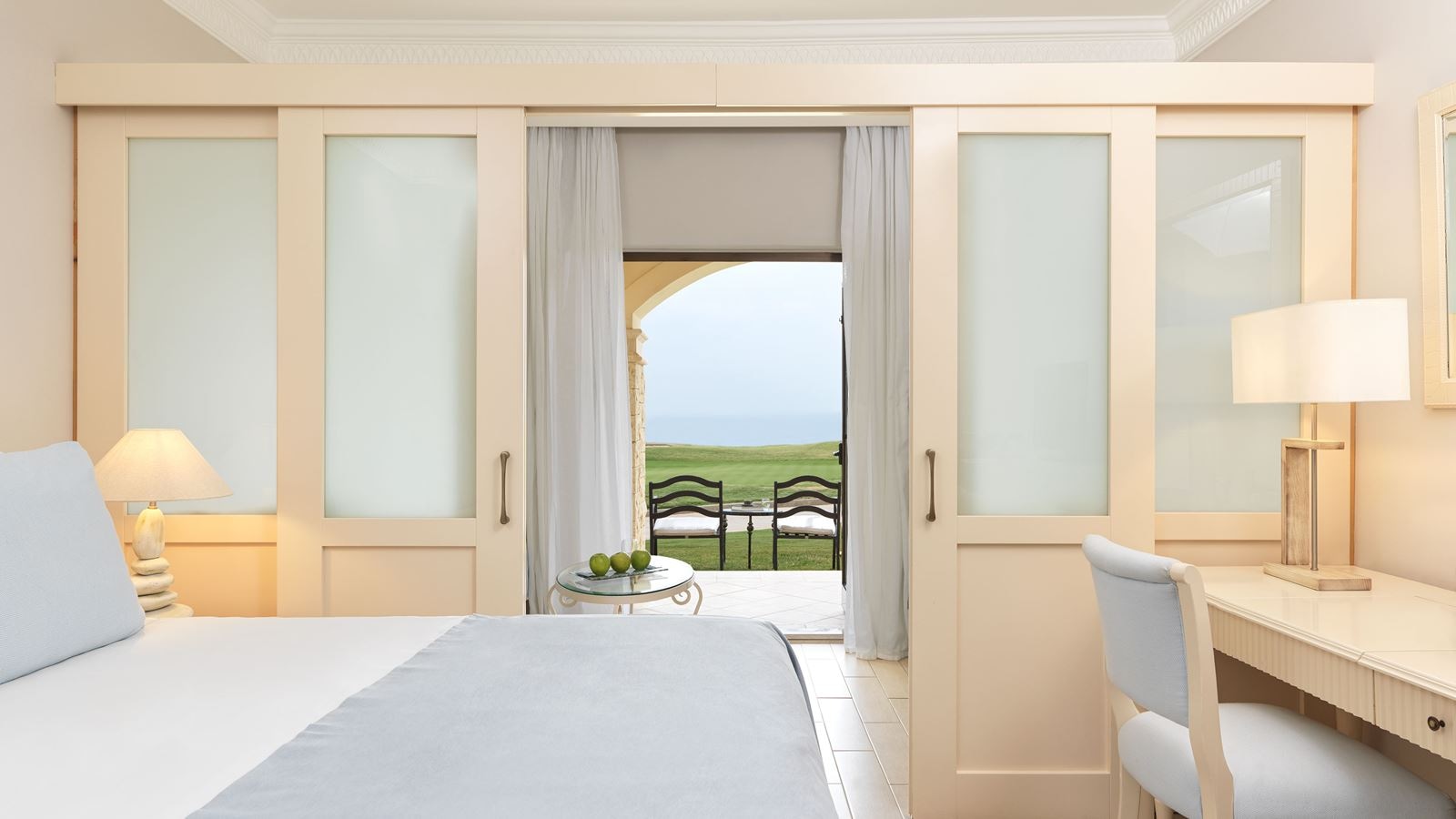 rooms-family-room-sliding-doors-golf--sea-view