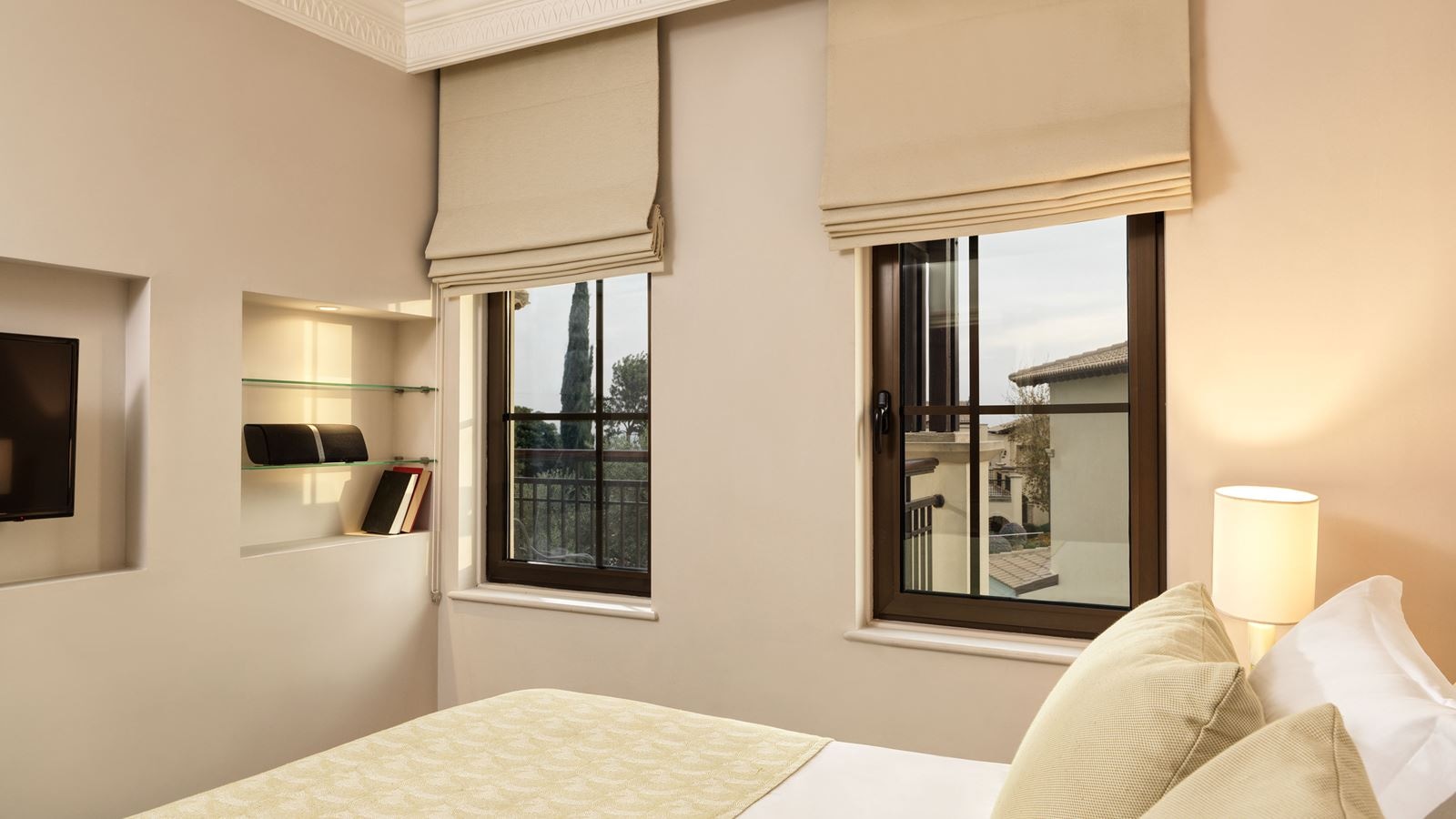 rooms-one-bedroom-suite-pool-or-garden-view