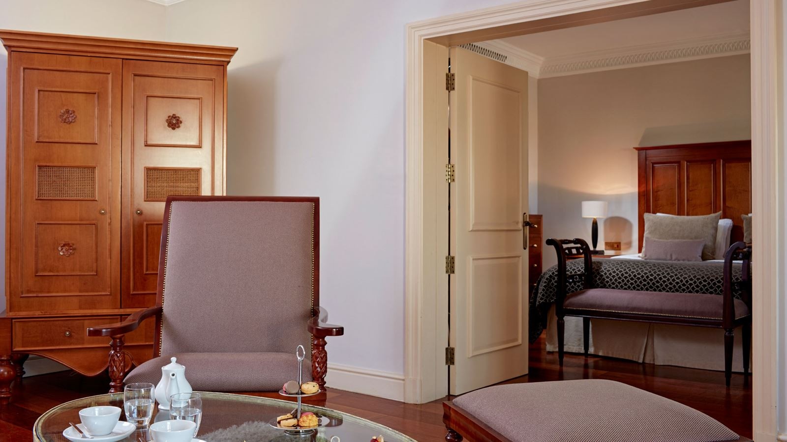 rooms-aphrodite-suite-with-jacuzzi-golf--sea-view