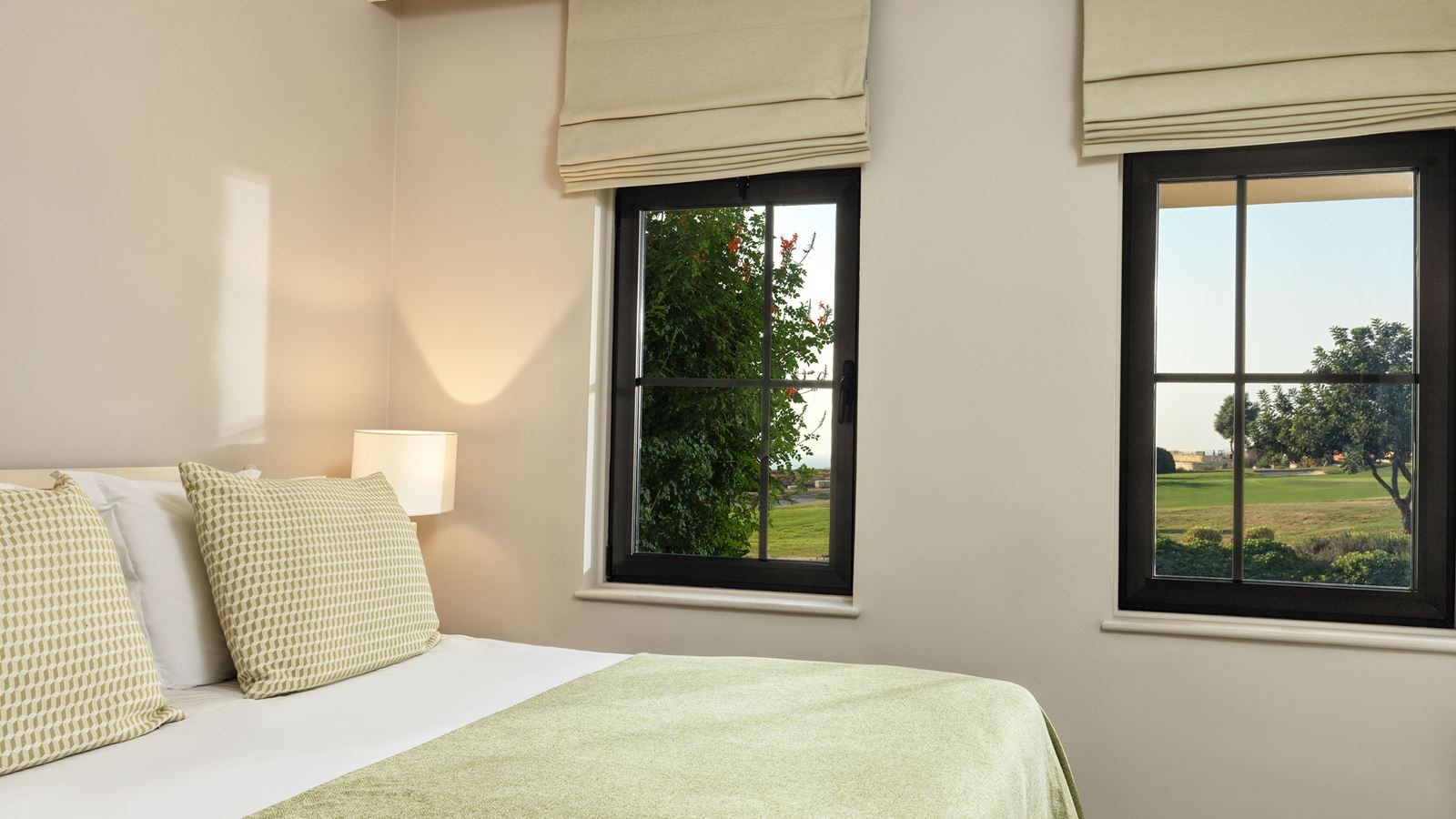 rooms-one-bedroom-suite-swim--up-limited-sea-view