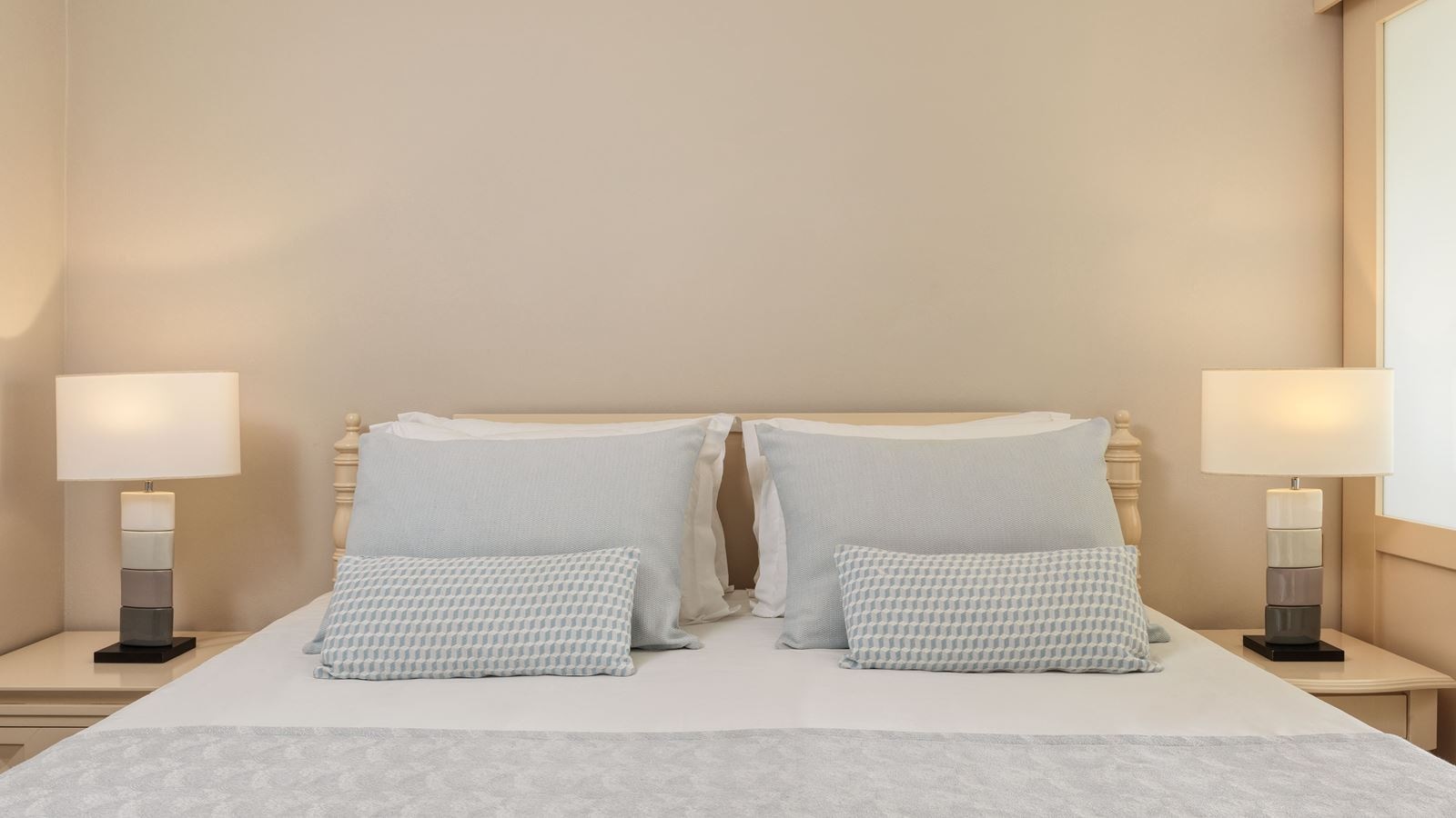 rooms-junior-suite-swim--up-golf--sea-view
