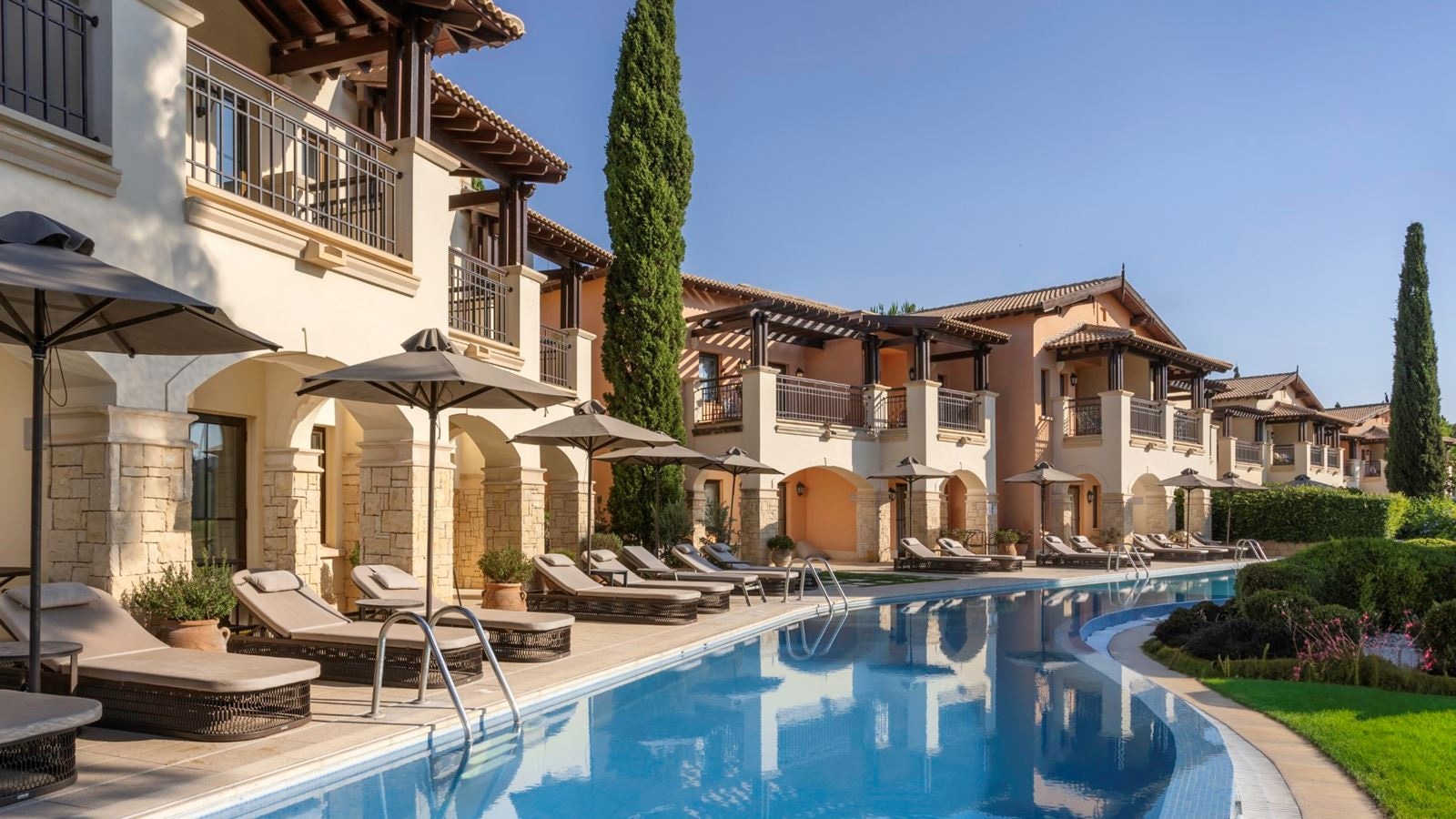 rooms-junior-suite-swim--up-limited-sea-view