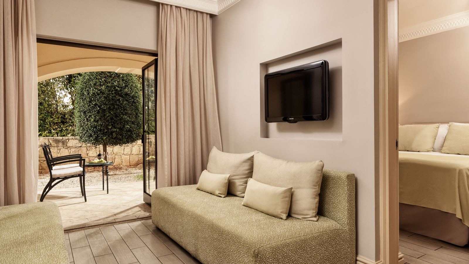 rooms-one-bedroom-suite-private-pool-golf--sea-view