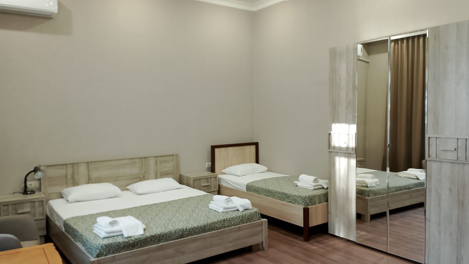 rooms-room-for-4-no-balcony