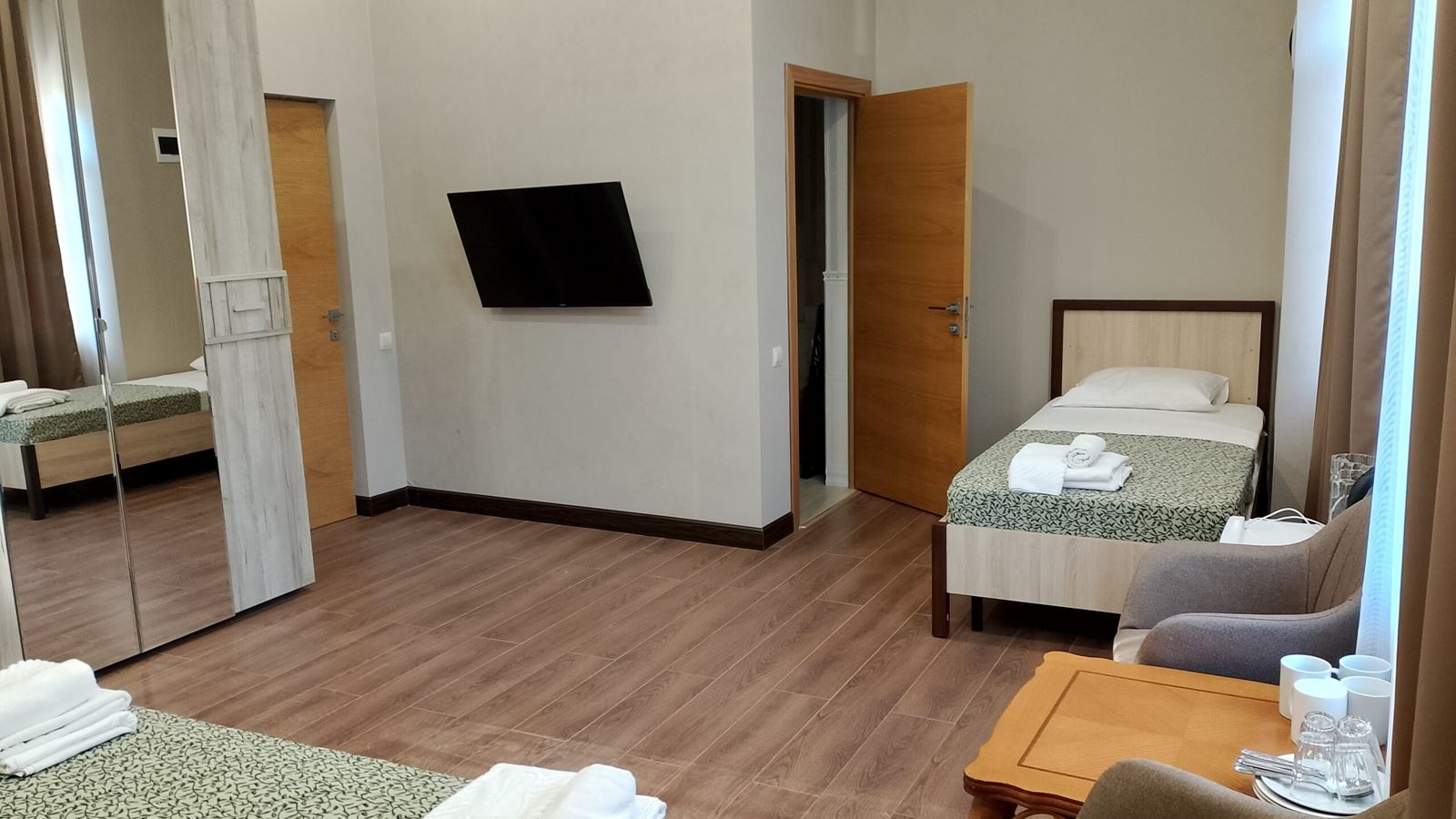 rooms-room-for-4-no-balcony