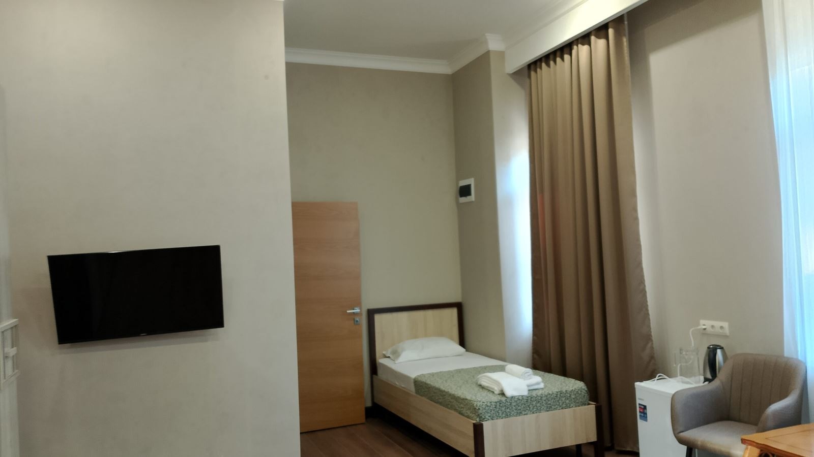 rooms-room-for-4-no-balcony