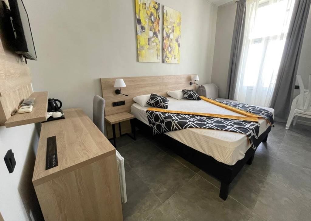 rooms-ecro-balcony-corp-1