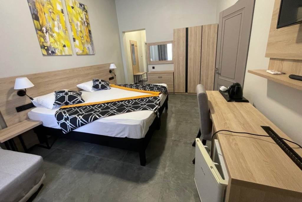 rooms-triple-room-evro-balcony-corp-1