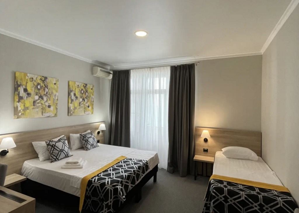 rooms-triple-evro-balcony-corp-2