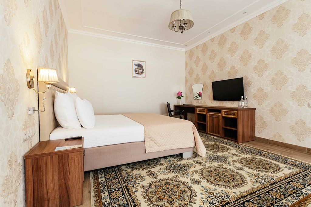 rooms-suite-jacuzzi-without-balcony-yard-view