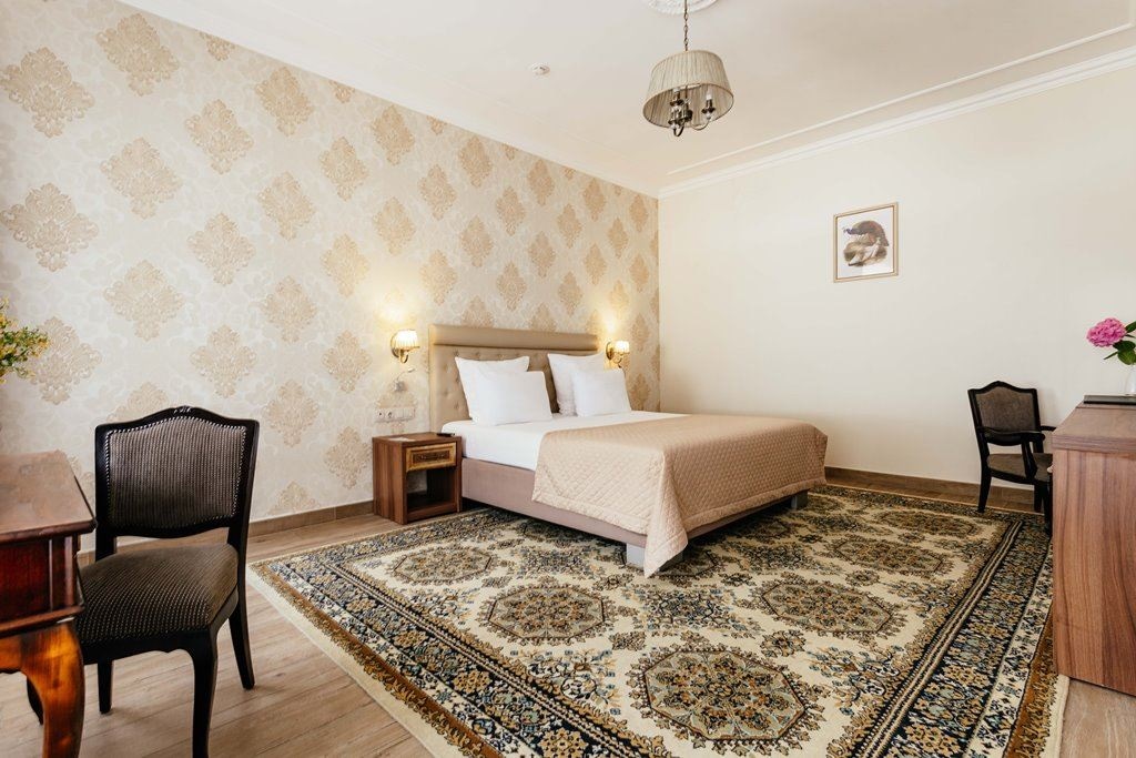 rooms-suite-jacuzzi-without-balcony-yard-view