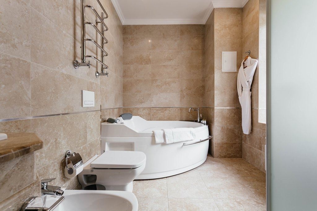 rooms-suite-jacuzzi-without-balcony-yard-view