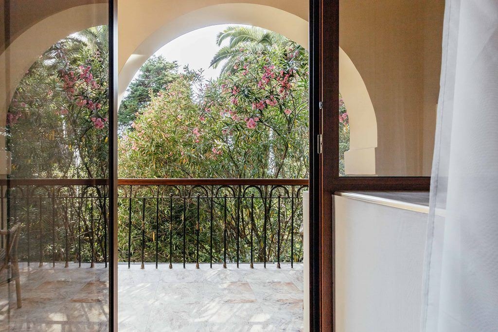 rooms-suite-2-rooms-balcony-sea-viewpark