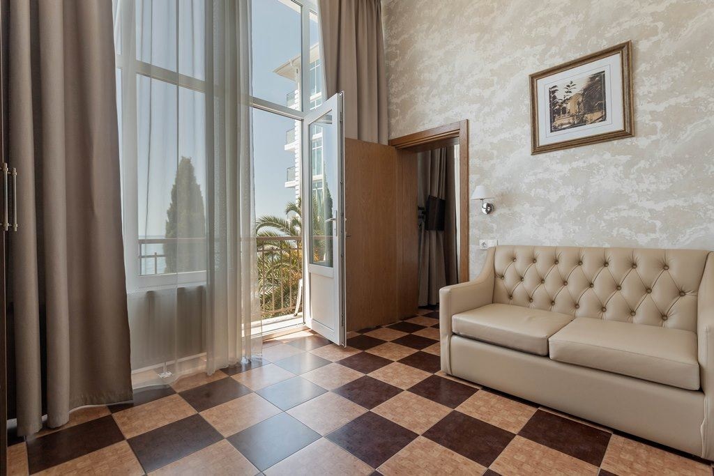 rooms-junior-suite-frach-balcony-sea-view