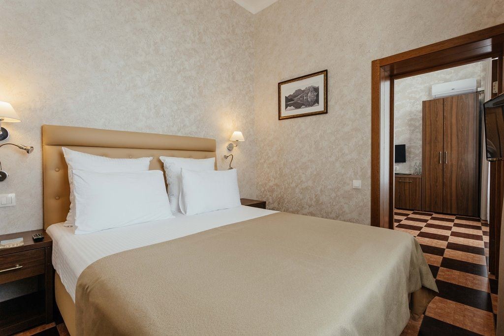 rooms-junior-suite-frach-balcony-sea-view