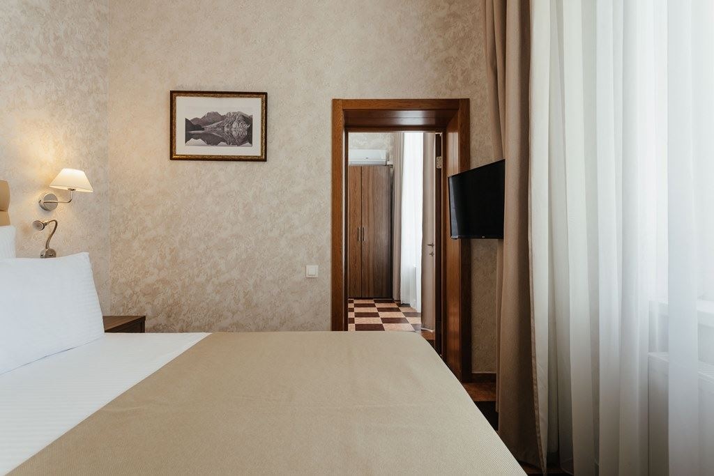 rooms-junior-suite-frach-balcony-sea-view