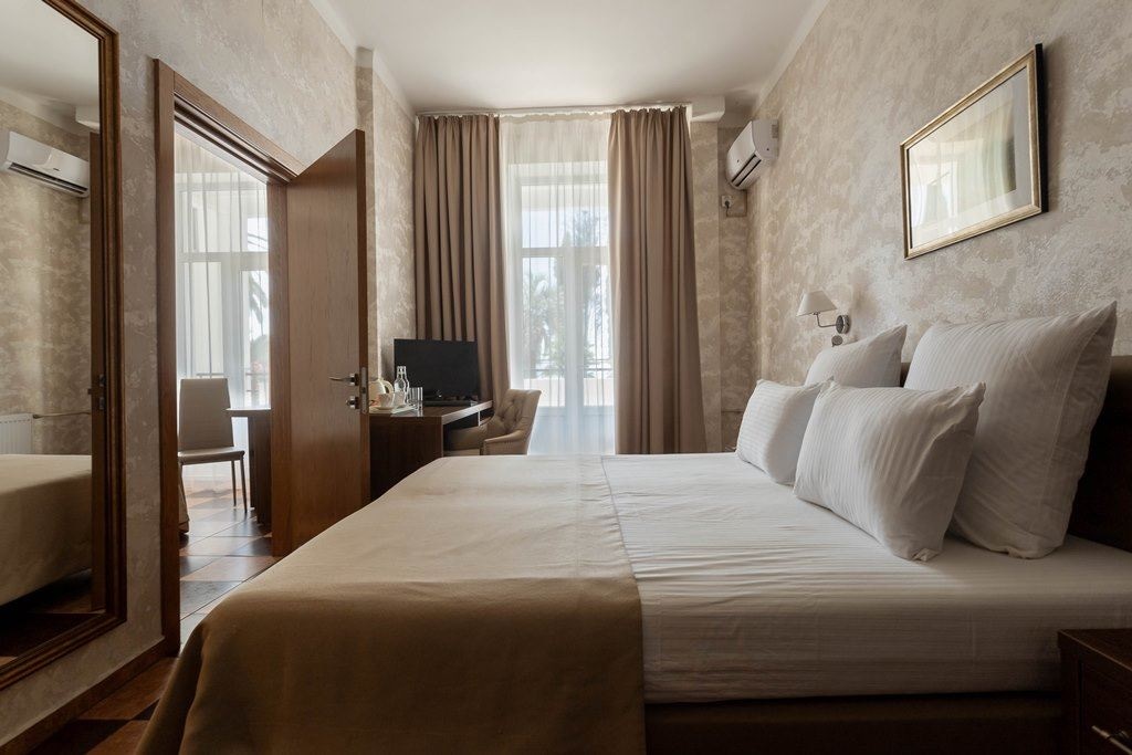 rooms-family-suite-balcony-sea-view