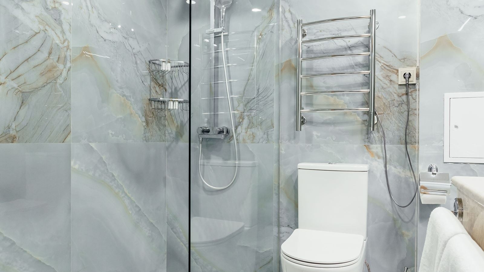 rooms-apartment-3-rooms-balcony-side-sea-view