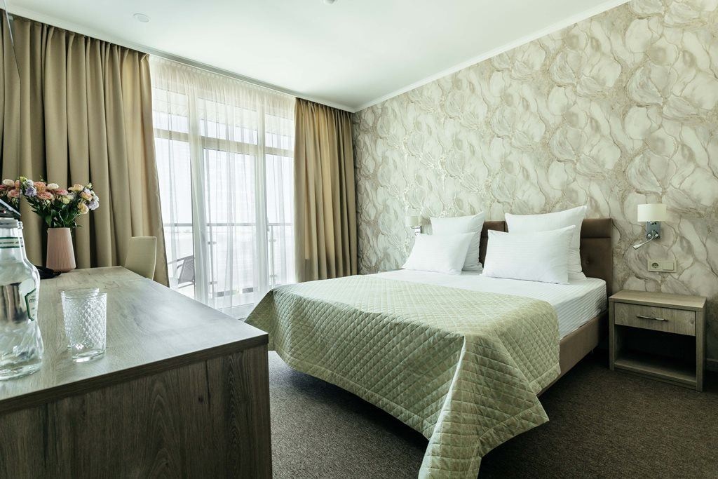 rooms-apartment-3-rooms-balcony-side-sea-view