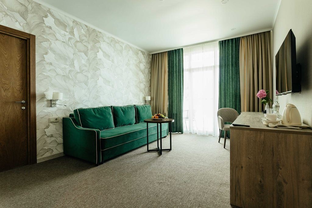 rooms-apartment-3-rooms-balcony-side-sea-view