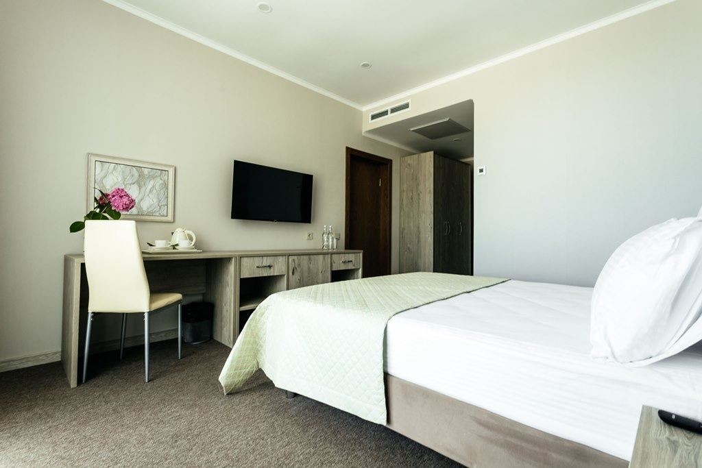 rooms-apartment-3-rooms-balcony-side-sea-view