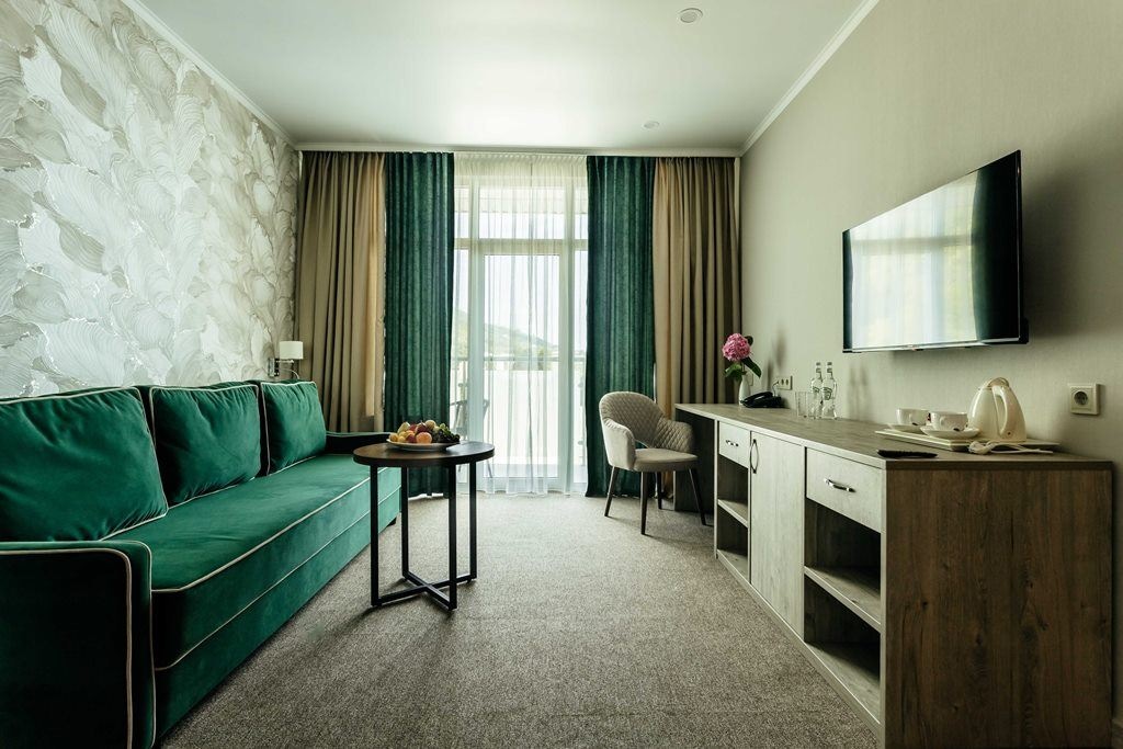 rooms-apartment-3-rooms-balcony-side-sea-view