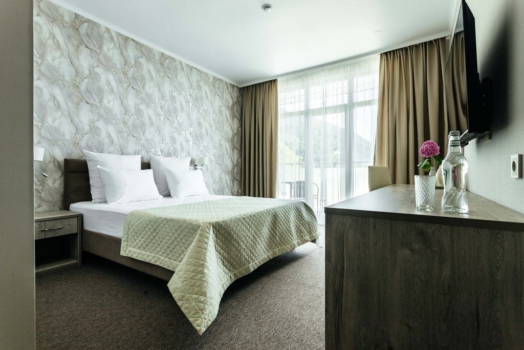 rooms-apartment-3-rooms-balcony-side-sea-view