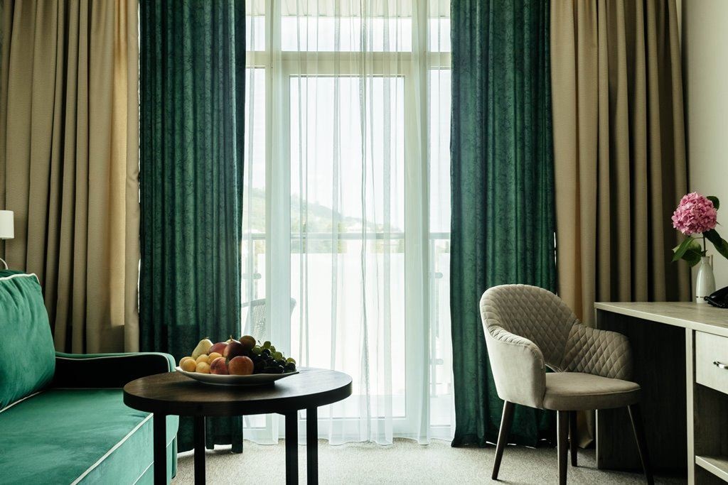 rooms-apartment-3-rooms-balcony-side-sea-view