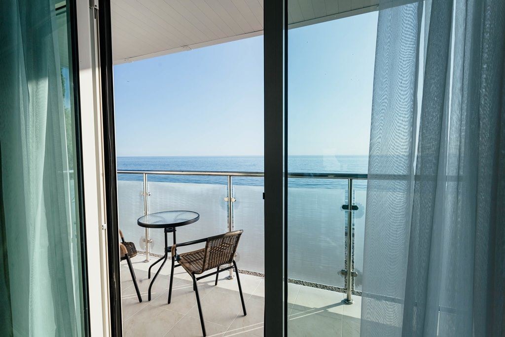rooms-family-suite-balcony-sea-view