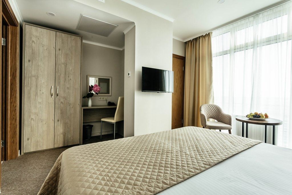 rooms-family-suite-balcony-sea-view