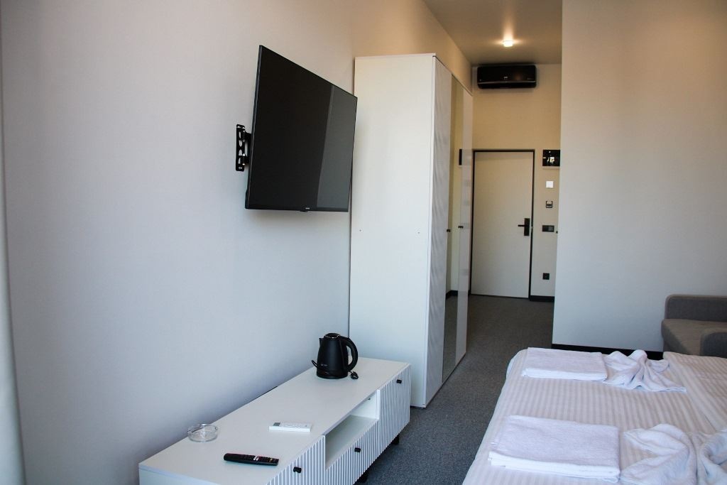 rooms-delux-balcony-sea-lake-or-park-view