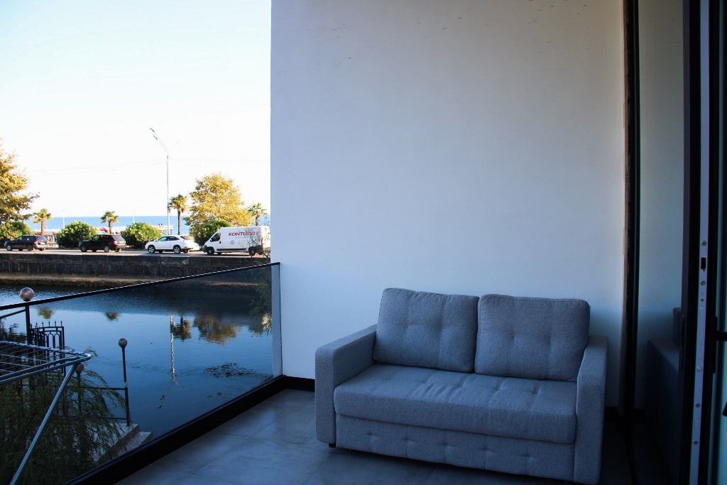 rooms-delux-balcony-sea-or-lake-view