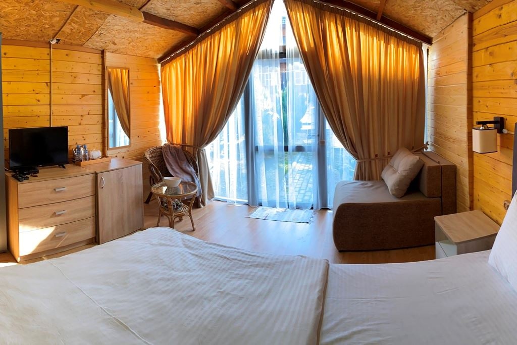 rooms-2bed-1room-suite