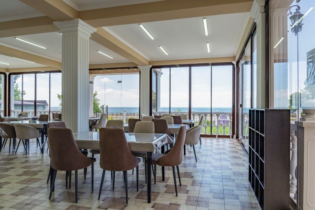 restaurants-restaurant