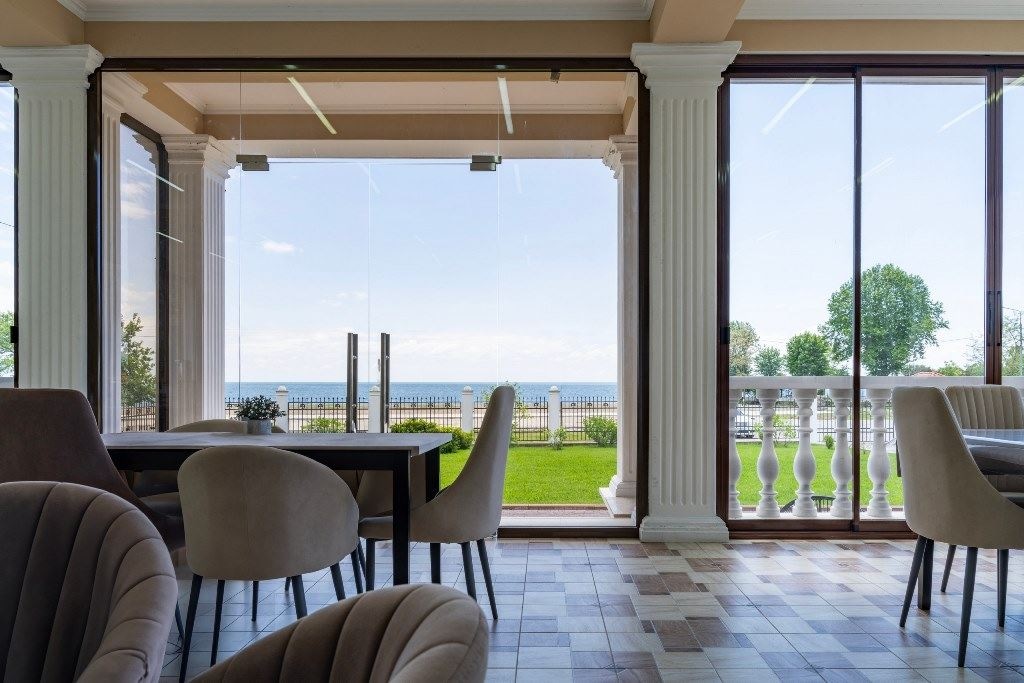 restaurants-restaurant