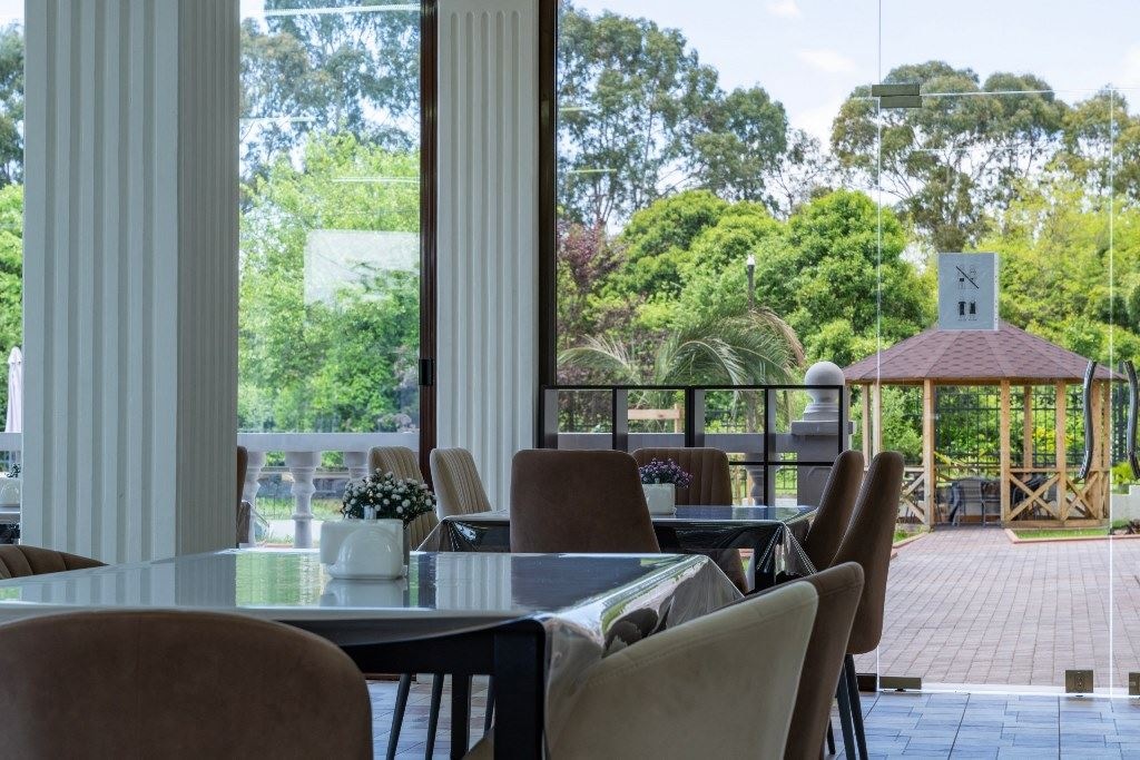 restaurants-restaurant