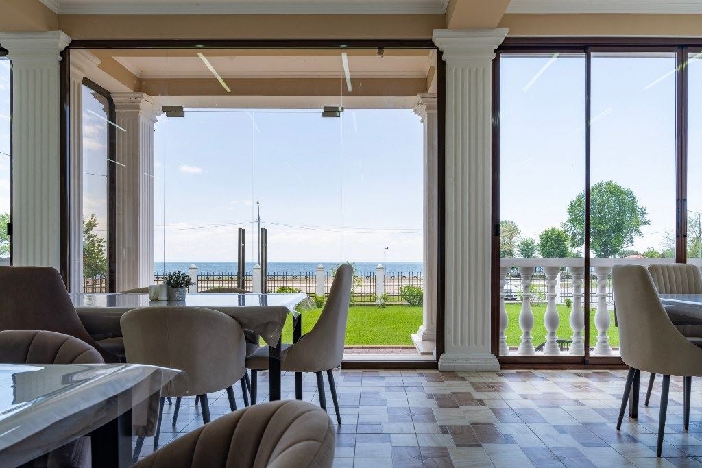 restaurants-restaurant