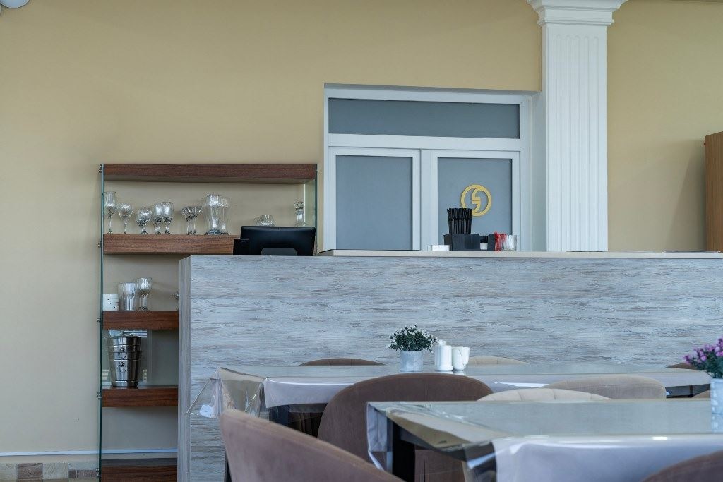 restaurants-restaurant