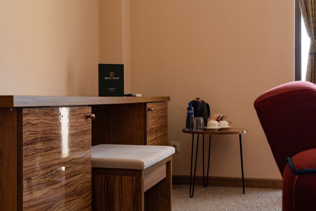 rooms-junor-with-balcony-and-sea-weiu