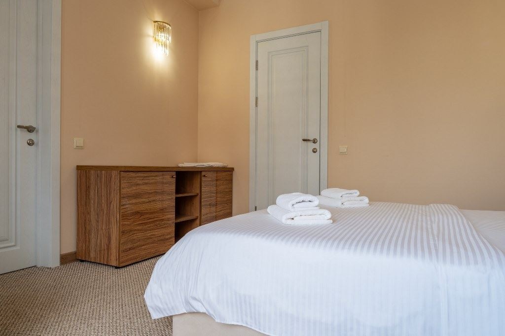 rooms-junor-with-balcony-and-sea-weiu