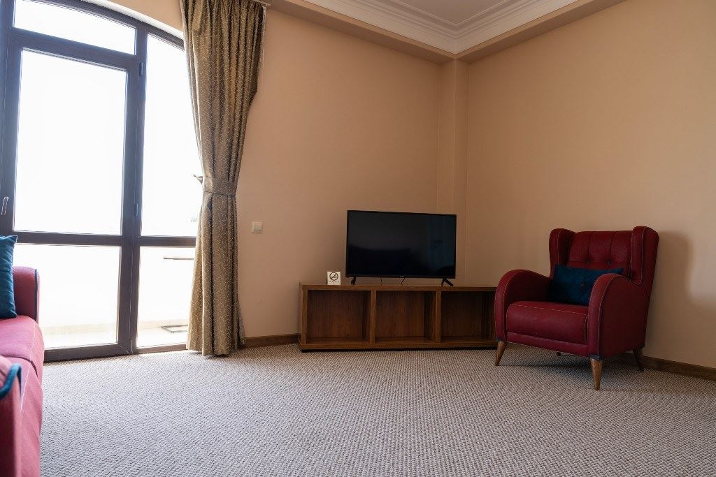 rooms-junor-with-balcony-and-sea-weiu