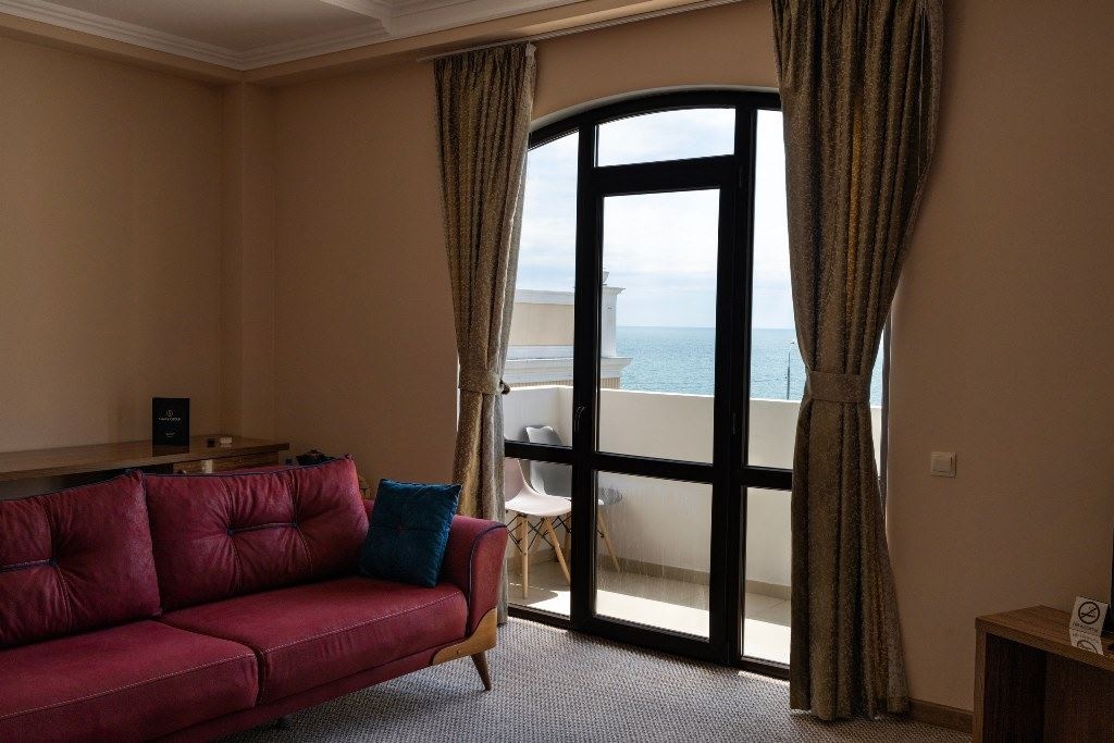 rooms-junor-with-balcony-and-sea-weiu